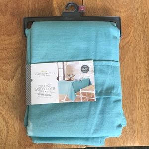 NWT Threshold Oblong Tablecloth - Seats 4-6